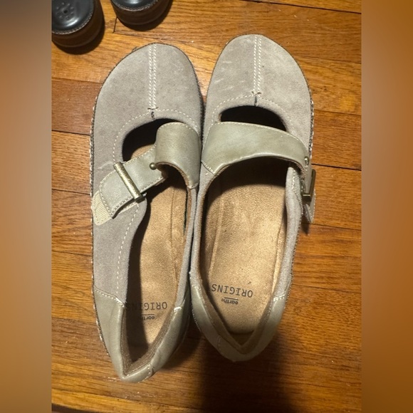 Origins size 8.5 sandals - Picture 1 of 2
